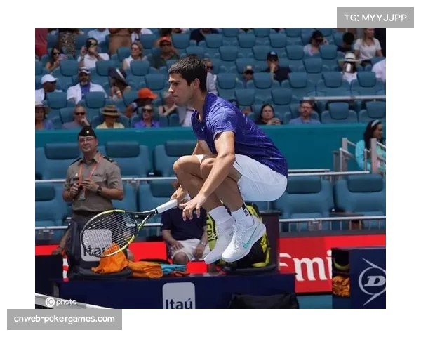 ATP迈阿密大师赛：阿尔卡拉斯训练中展示全新反手技术